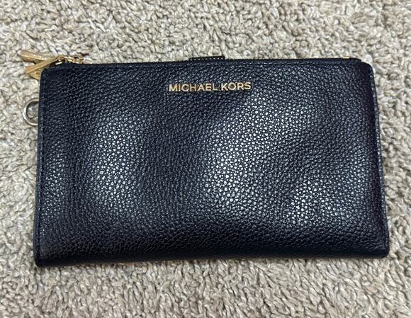 Michael Kors Handbags - Michael Kors Jet Set Travel Large Pebbled Leather Wallet Clutch Black